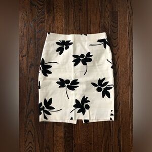 J. Crew Women’s 0 Black/Ivory The Pencil Skirt Knee-Length Cotton Floral Skirt